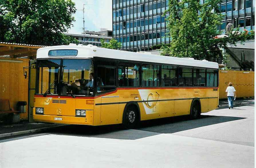 (042'022) - PTT-Regie - P 25'312 - Mercedes/R&J am 18. Juli 2000 in Bern, Postautostation