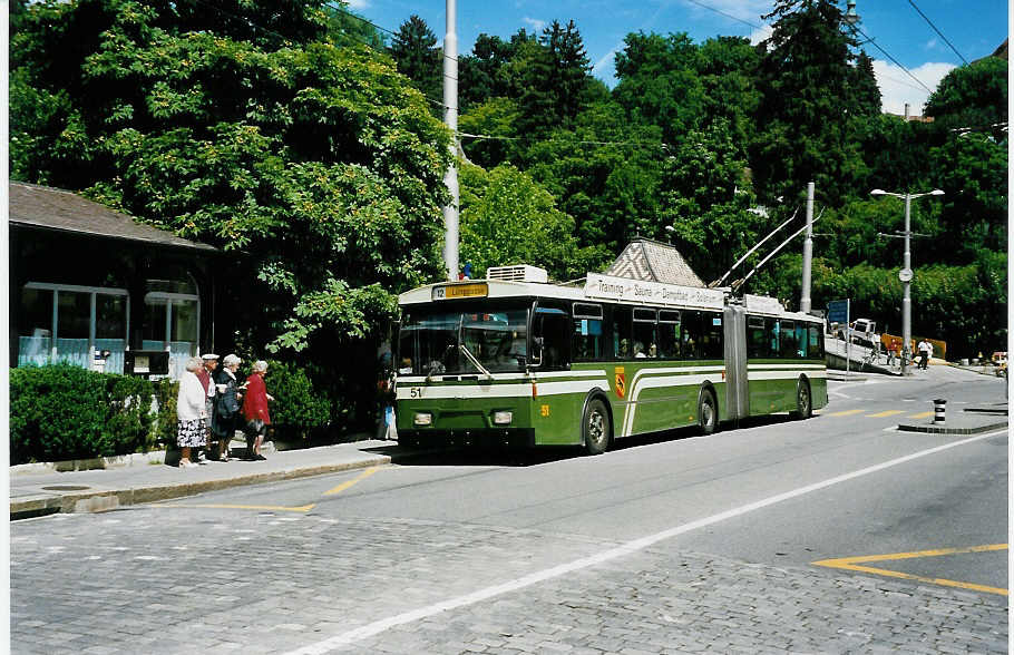 (042'029) - SVB Bern - Nr. 51 - FBW/Gangloff Gelenktrolleybus am 18. Juli 2000 in Bern, Brengraben