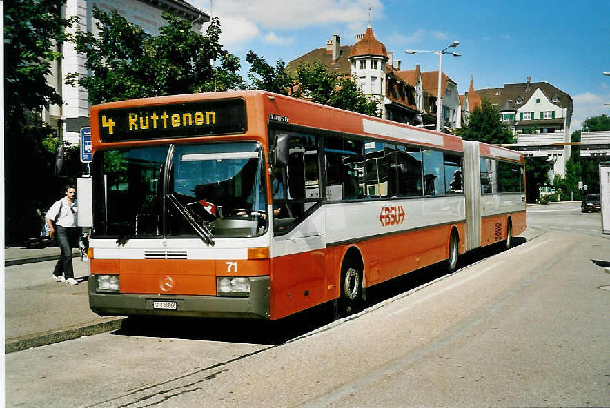 (042'219) - BSU Solothurn - Nr. 71/SO 138'866 - Mercedes (ex RBS Worblaufen Nr. 71) am 20. Juli 2000 beim Hauptbahnhof Solothurn