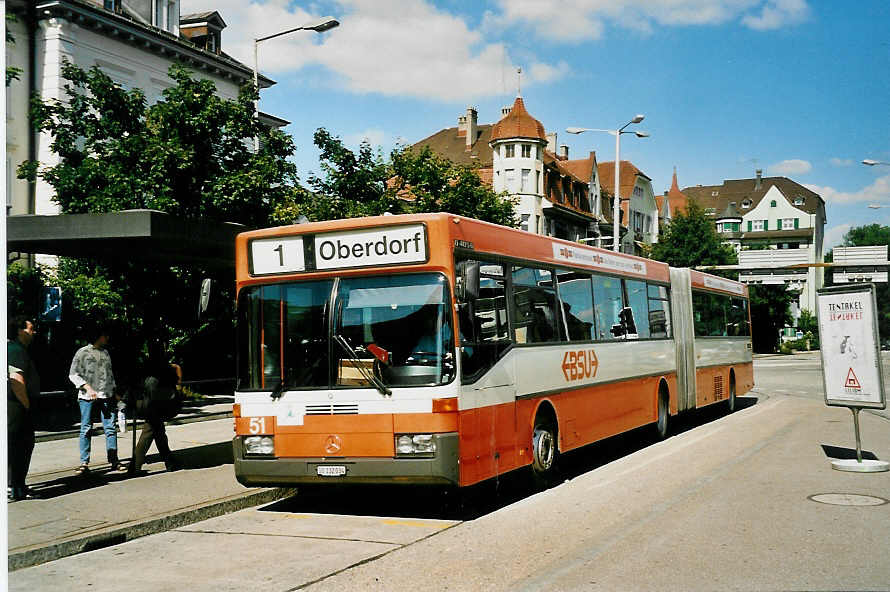 (042'222) - BSU Solothurn - Nr. 51/SO 132'034 - Mercedes am 20. Juli 2000 beim Hauptbahnhof Solothurn
