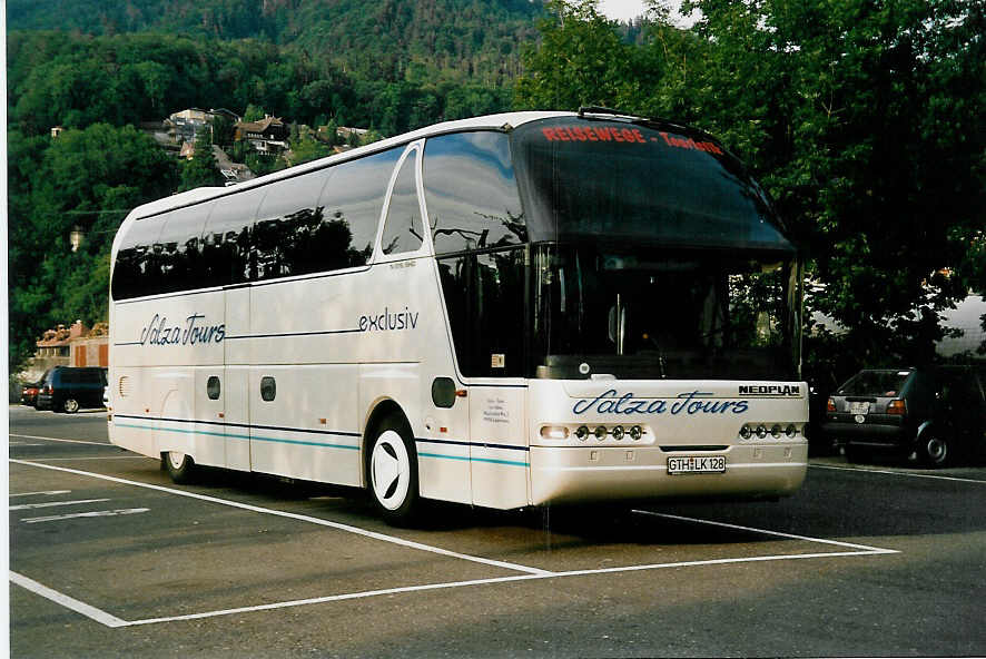 (042'303) - Aus Deutschland: Knig, Grfentonna - GTH-LK 128 - Neoplan am 22. Juli 2000 in Thun, Seestrasse