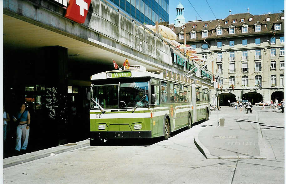 (042'427) - SVB Bern - Nr. 56 - FBW/Hess Gelenktrolleybus am 12. August 2000 beim Bahnhof Bern