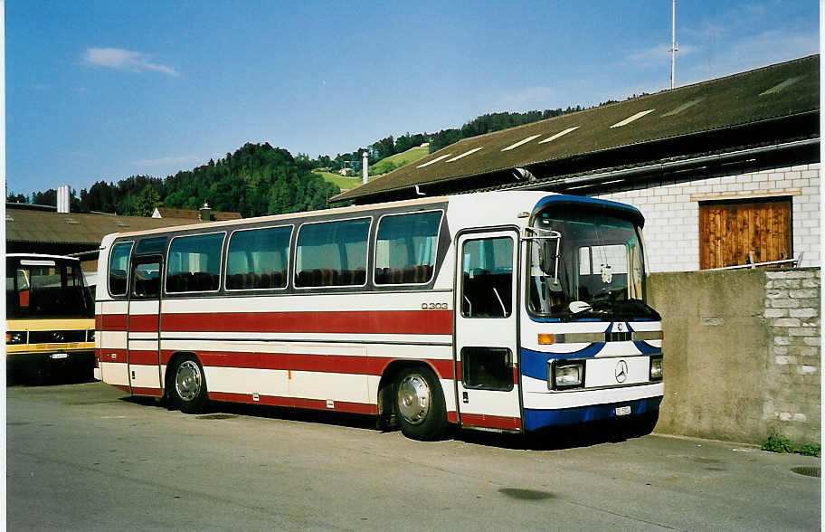 (042'530) - Brunner, Thun - BE 57'224 - Mercedes (ex M+79'539) am 12. August 2000 in Thun, Garage STI