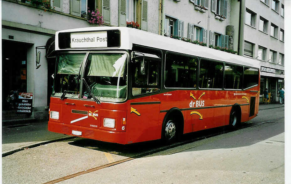 (042'708) - AAGK Koppigen - Nr. 6/BE 122'011 - Volvo/Lauber am 26. August 2000 beim Bahnhof Burgdorf