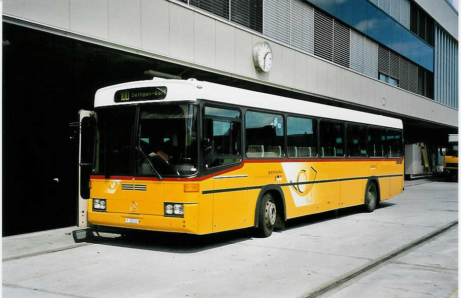 (043'022) - PTT-Regie - P 25'312 - Mercedes/R&J am 1. September 2000 in Bern, Postautostation