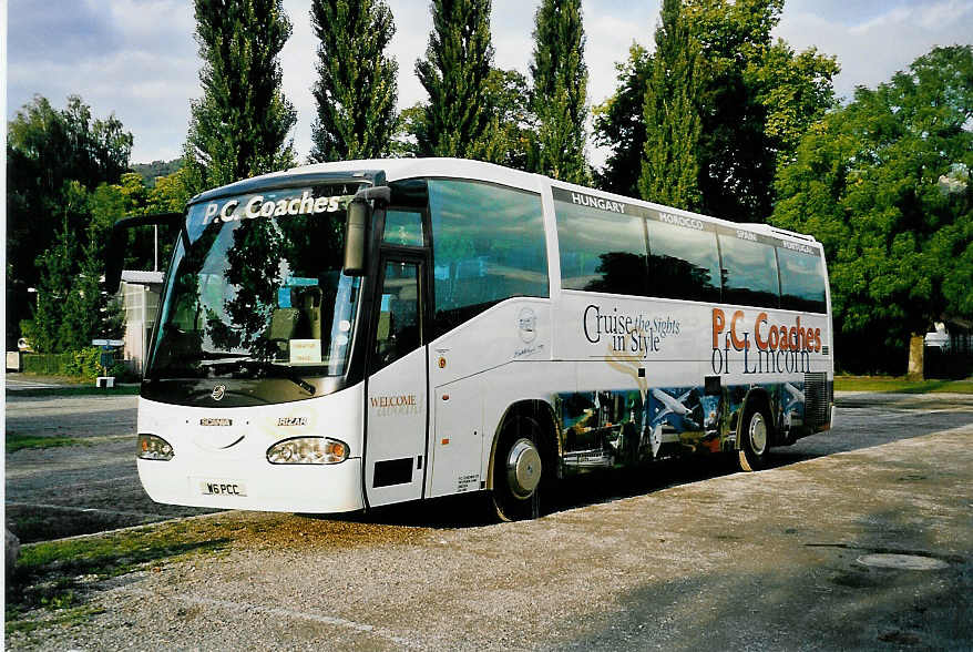 (043'103) - Aus England: Perfect Choise, Lincoln - W6 PCC - Scania/Irizar am 4. September 2000 in Thun, Lachenwiese 