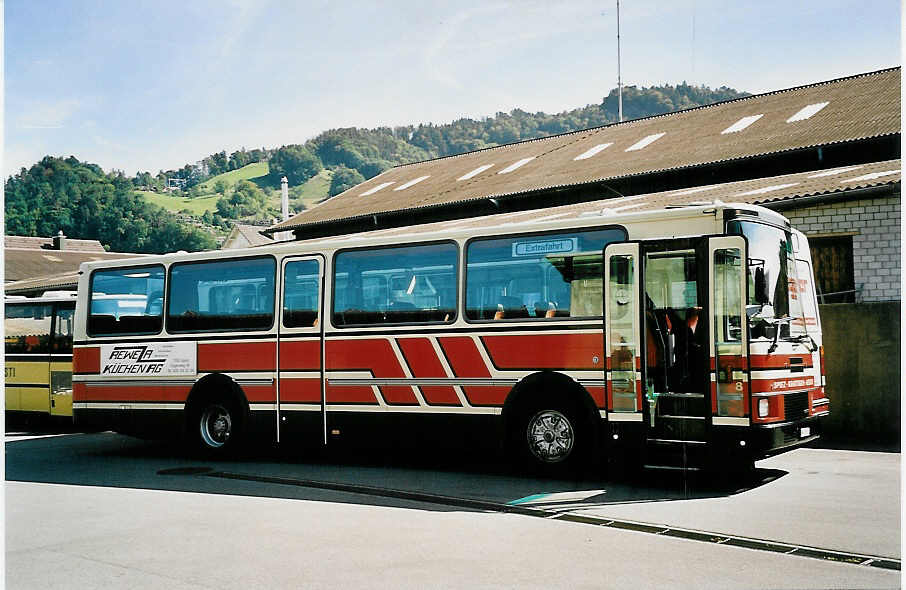 (043'228) - ASKA Aeschi - Nr. 8/BE 82'923 - Volvo/Lauber am 18. September 2000 in Thun, Garage STI