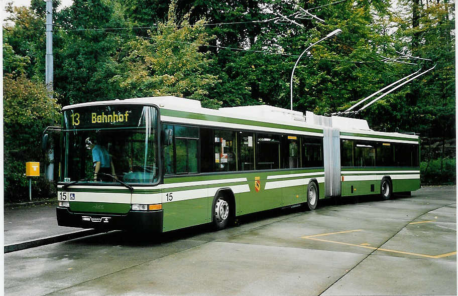(043'401) - SVB Bern - Nr. 15 - NAW/Hess Gelenktrolleybus am 2. Oktober 2000 in Bern, Bmpliz