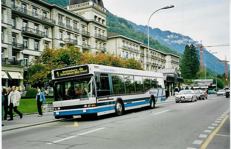 (043'424) - AAGI Interlaken - Nr. 35/BE 272'685 - Neoplan am 8. Oktober 2000 in Interlaken, Metropole