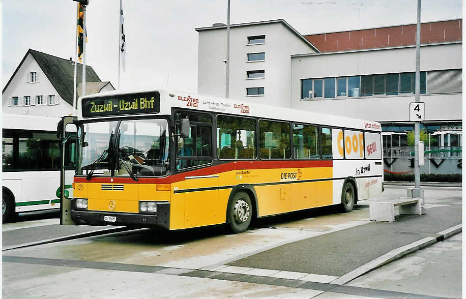 (043'517) - Buner&Schmidt, Jonschwil - SG 10'685 - Mercedes/R&J (ex P 25'370) am 17. Oktober 2000 beim Bahnhof Wil