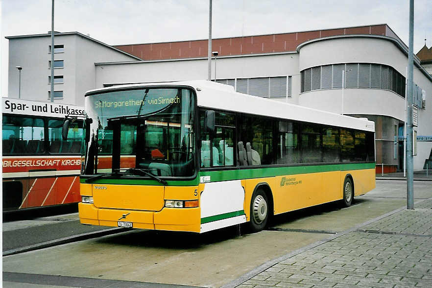 (043'522) - BOS Wil - Nr. 5/TG 73'042 - Volvo/Hess (ex BHW Wil Nr. 5) am 17. Oktober 2000 beim Bahnhof Wil