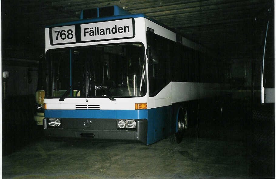 (043'630) - AFA Adelboden - Nr. 17 - Mercedes (ex Frhlich, Zrich Nr. 603; ex VBZ Zrich Nr. 682) am 22. Oktober 2000 im Autobahnhof Adelboden