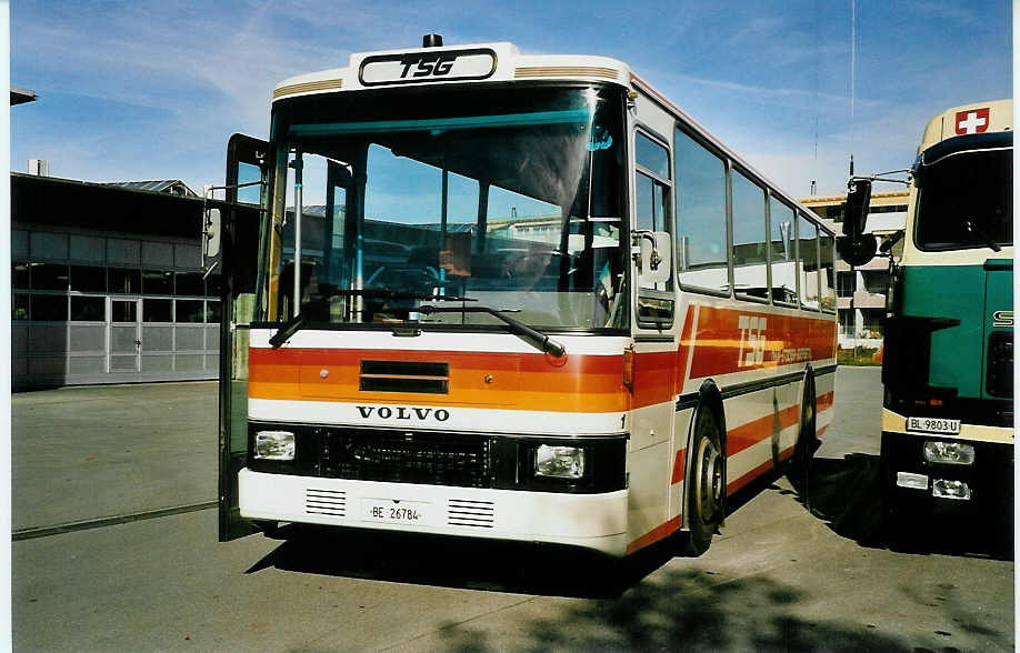 (043'703) - STI Thun - Nr. 1/BE 26'784 - Volvo/R&J (ex TSG Blumenstein Nr. 1) am 28. Oktober 2000 in Thun, Garage