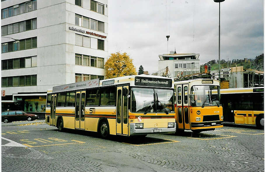 (043'728) - STI Thun - Nr. 61/BE 452'461 - Mercedes/R&J am 6. November 2000 beim Bahnhof Thun