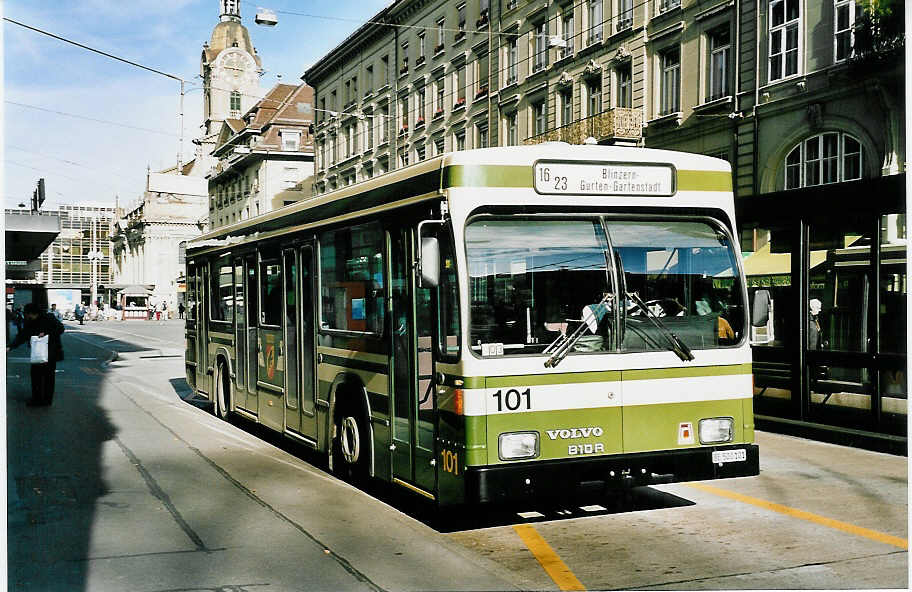 (043'736) - SVB Bern - Nr. 101/BE 500'101 - Volvo/R&J am 19. November 2000 beim Bahnhof Bern