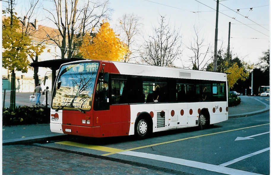 (043'904) - TPF Fribourg - Nr. 379/FR 654 - Van Hool (ex TF Fribourg Nr. 79) am 25. November 2000 in Fribourg, Place Phyton