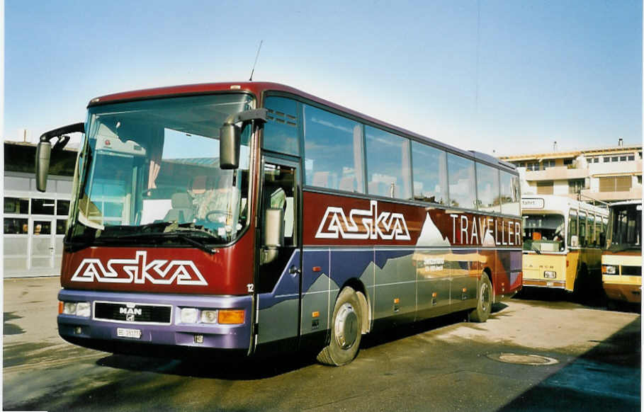 (043'935) - ASKA Aeschi - Nr. 12/BE 28'177 - MAN am 30. November 2000 in Thun, Garage STI