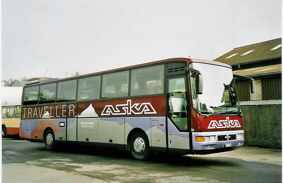(043'936) - ASKA Aeschi - Nr. 14/BE 110'482 - MAN am 1. Dezember 2000 in Thun, Garage STI
