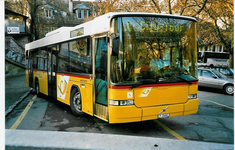 (044'304) - PTT-Regie - P 25'680 - Volvo/Hess am 28. Dezember 2000 in Bern, Brengraben