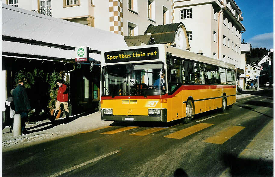 (044'413) - PTT-Regie - P 25'201 - Mercedes am 1. Januar 2001 in Lenzerheide, Post