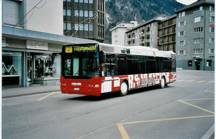 (044'508) - SBC Chur - Nr. 16/GR 97'516 - Neoplan am 1. Januar 2001 beim Bahnhof Chur