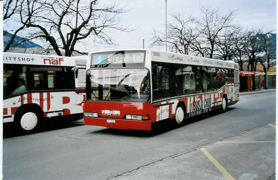 (044'513) - SBC Chur - Nr. 1/GR 97'501 - Neoplan am 1. Januar 2001 beim Bahnhof Chur