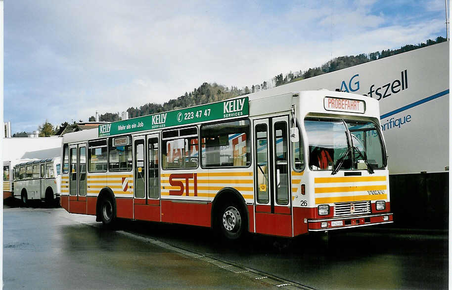 (044'527) - STI Thun - Nr. 26/BE 419'025 - Volvo/R&J (ex SAT Thun Nr. 26) am 3. Januar 2001 in Thun, Garage