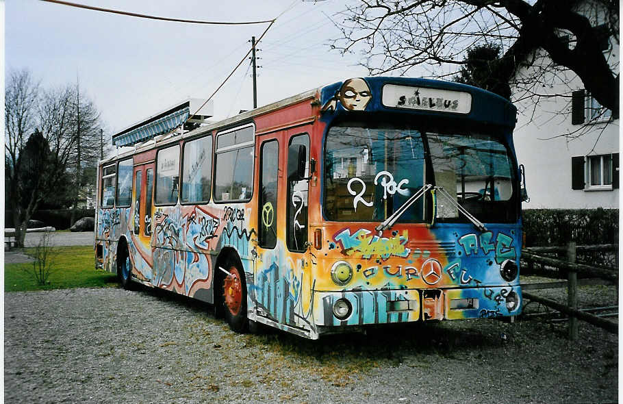 (044'718) - Spielbus, Thun - Mercedes (ex STI Thun Nr. 43) am 17. Februar 2001 in Thun-Lerchenfeld, Spielplatz