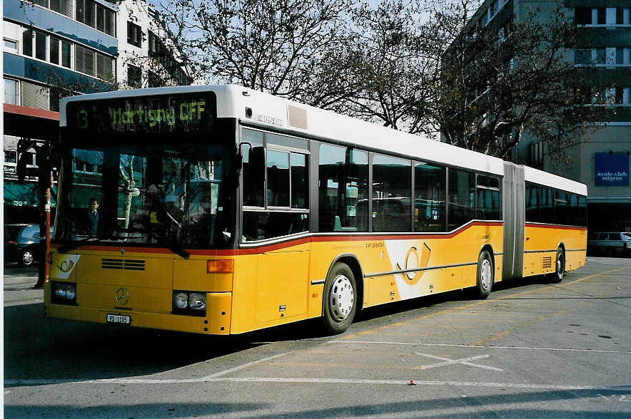 (044'903) - Perrodin-Mtral, Le Chble - VS 1104 - Mercedes am 20. Februar 2001 beim Bahnhof Sion