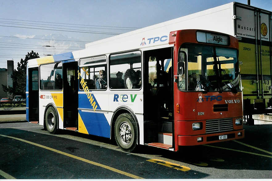 (044'925) - TPC Aigle - VD 1201 - Volvo/Lauber (ex VMCV Clarens Nr. 35) am 20. Februar 2001 beim Bahnhof Aigle