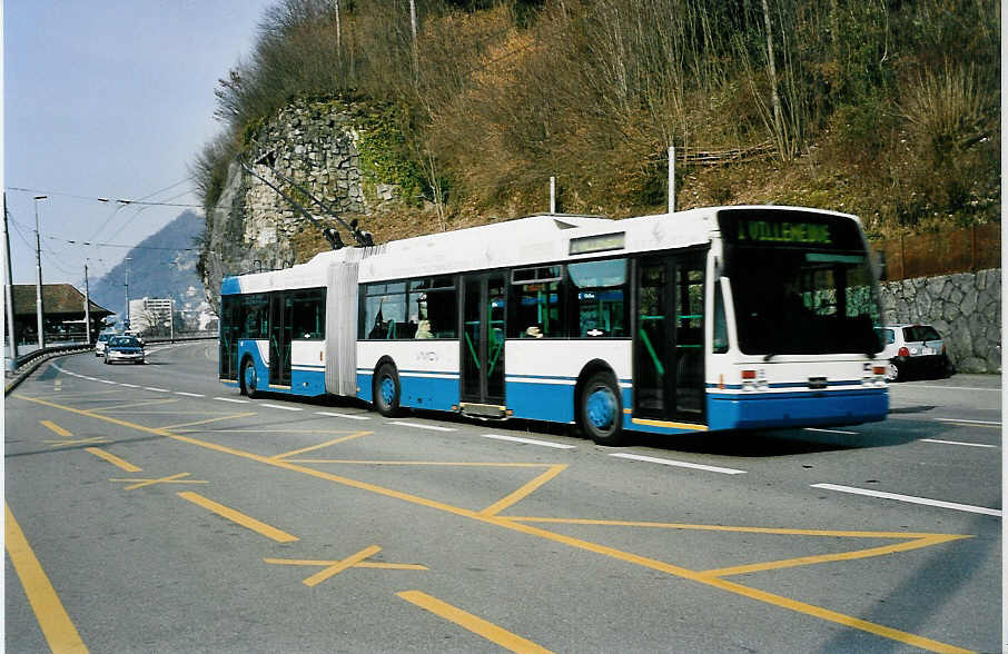 (044'928) - VMCV Clarens - Nr. 9 - Van Hool Gelenktrolleybus am 20. Februar 2001 in Territet, Chillon