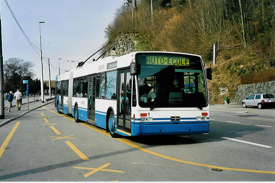 (044'929) - VMCV Clarens - Nr. 1 - Van Hool Gelenktrolleybus am 20. Februar 2001 in Territet, Chillon
