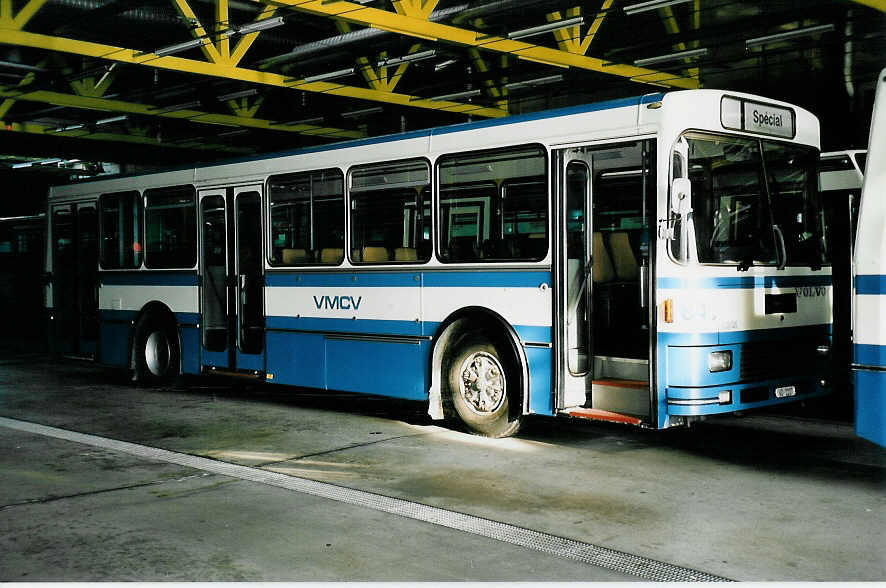 (044'935) - VMCV Clarens - Nr. 84/VD 1227 - Volvo/Lauber am 20. Februar 2001 in Clarens, Garage