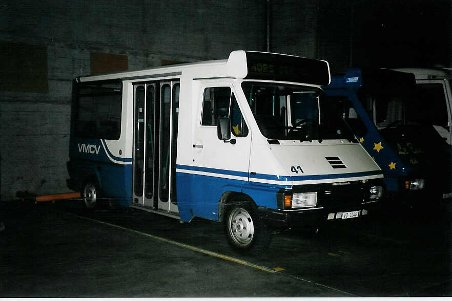(044'936) - VMCV Clarens - Nr. 41/VD 1046 - Renault am 20. Februar 2001 in Clarens, Garage
