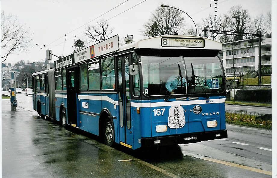 (045'119) - VBL Luzern - Nr. 167 - Volvo/Hess Gelenktrolleybus am 22. Februar 2001 in Luzern, Verkehrshaus