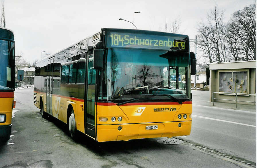 (045'137) - Engeloch, Riggisberg - Nr. 4/BE 520'404 - Neoplan am 25. Februar 2001 in Schwarzenburg, Post