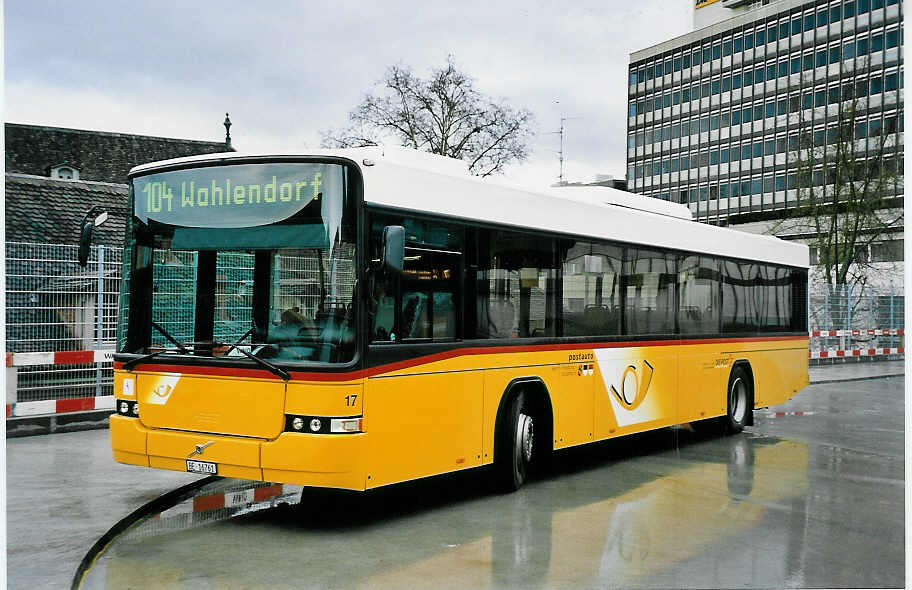 (045'218) - Steiner, Ortschwaben - Nr. 17/BE 16'761 - Volvo/Hess am 11. Mrz 2001 in Bern, Postautostation