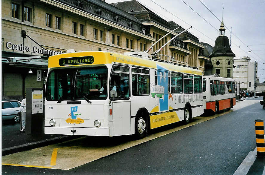 (045'223) - TL Lausanne - Nr. 790 - NAW/Lauber Trolleybus am 11. Mrz 2001 beim Bahnhof Lausanne