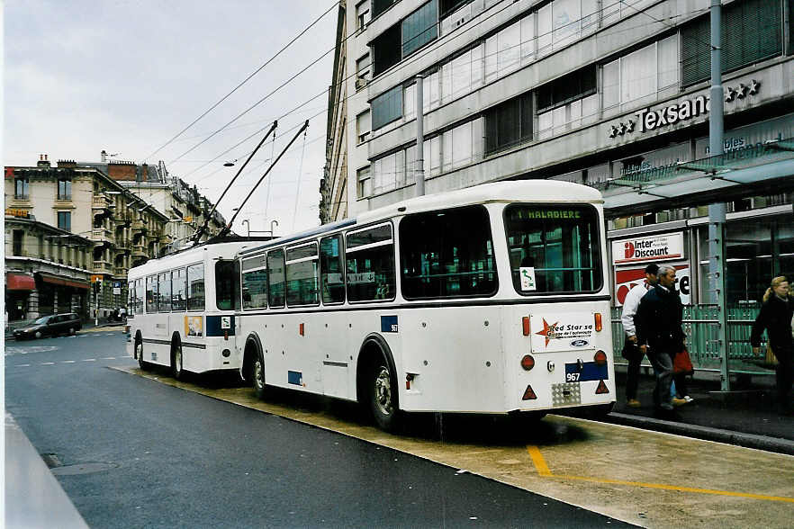 (045'229) - TL Lausanne - Nr. 967 - Rochat/Lauber Personenanhnger am 11. Mrz 2001 beim Bahnhof Lausanne