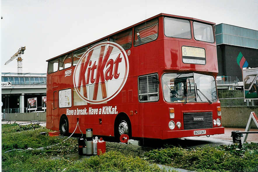 (045'231) - Aus England: Nestl, York - B 105 UAT - Dennis (ex Londonbus) am 11. Mrz 2001 in Genve, Palexpo