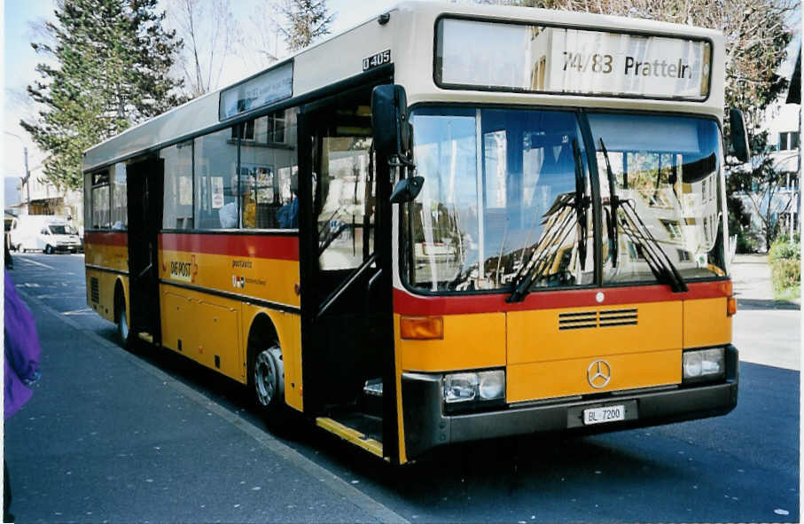 (045'510) - PA Autobus, Arisdorf - BL 7200 - Mercedes am 31. Mrz 2001 beim Bahnhof Liestal