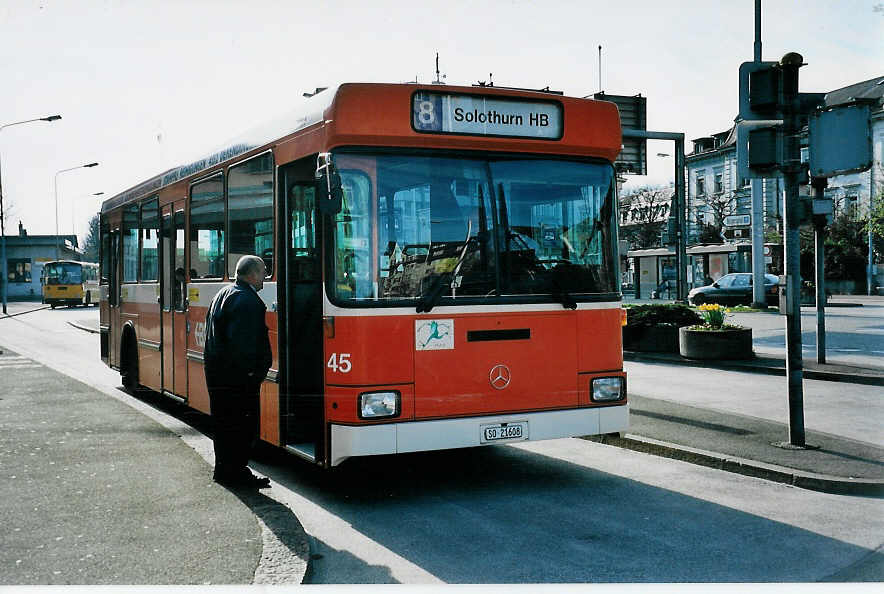 (045'520) - BSU Solothurn - Nr. 45/SO 21'608 - Mercedes/Hess am 31. Mrz 2001 beim Hauptbahnhof Solothurn