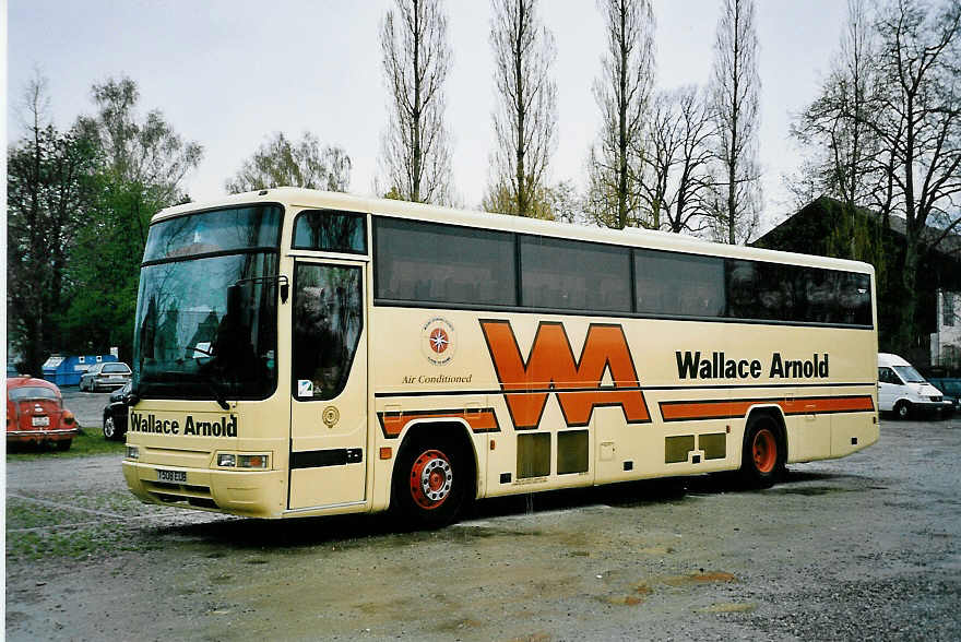 (045'809) - Aus England: Wallace, Torquay - T 508 EUB - Plaxton am 19. April 2001 in Thun, Lachenwiese