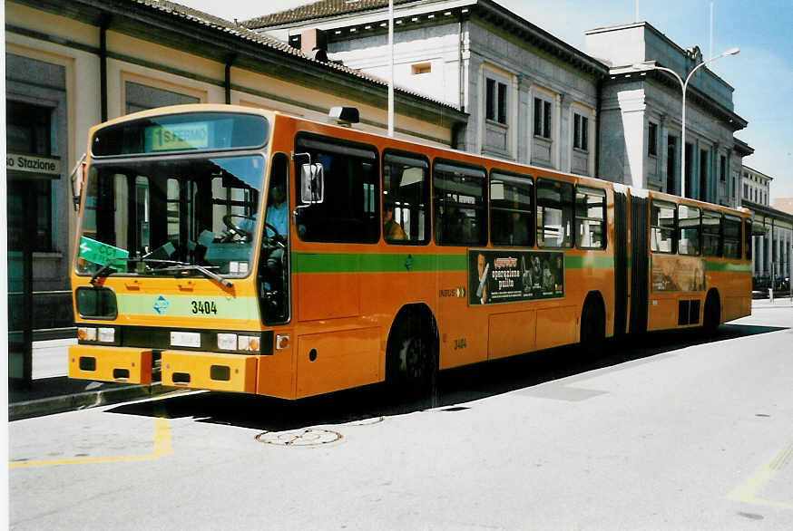(046'220) - Aus Italien: SPT Lombardia - Nr. 3404/MI 3G0814 - Inbus/De Simon am 24. April 2001 beim Bahnhof Chiasso