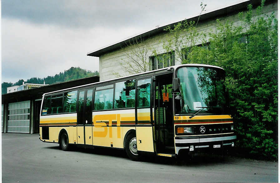 (046'432) - STI Thun - Nr. 13/BE 26'509 - Setra (ex AvH Heimenschwand Nr. 3; ex AGS Sigriswil Nr. 1) am 3. Mai 2001 in Thun, Garage