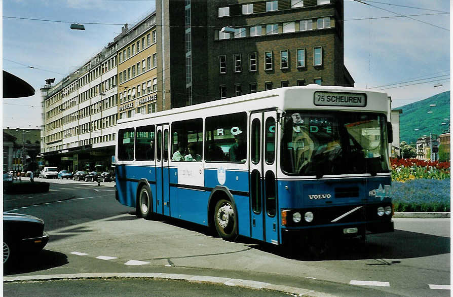 (046'606) - Binggeli, Studen - BE 20'044 - Volvo/FHS am 14. Mai 2001 in Biel, Guisanplatz