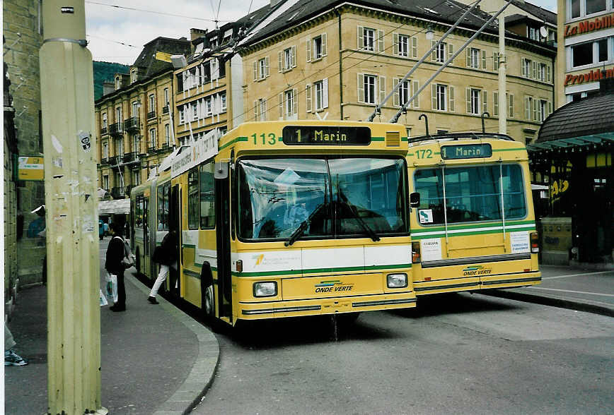 (046'713) - TN Neuchtel - Nr. 113 - NAW/Hess Gelenktrolleybus am 18. Mai 2001 in Neuchtel, Place Pury