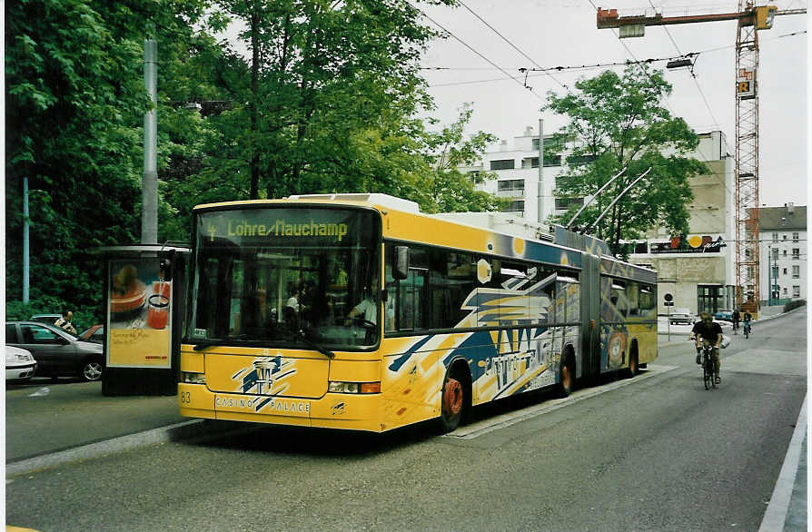 (046'821) - VB Biel - Nr. 83 - NAW/Hess Gelenktrolleybus am 25. Mai 2001 in Biel, Nidaugasse