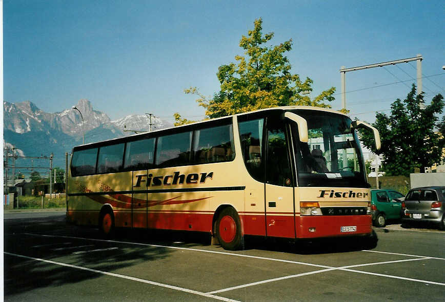 (046'826) - Aus Deutschland: Fischer, Weilheim - ES-S 7742 - Setra am 26. Mai 2001 in Thun, Seestrasse