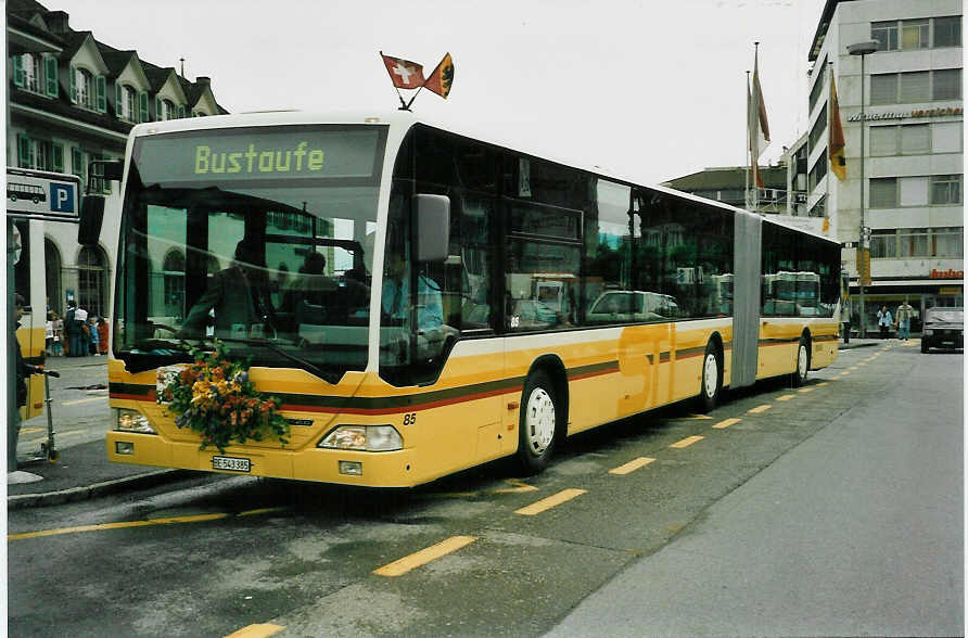 (046'934) - STI Thun - Nr. 85/BE 543'385 - Mercedes am 9. Juni 2001 beim Bahnhof Thun 